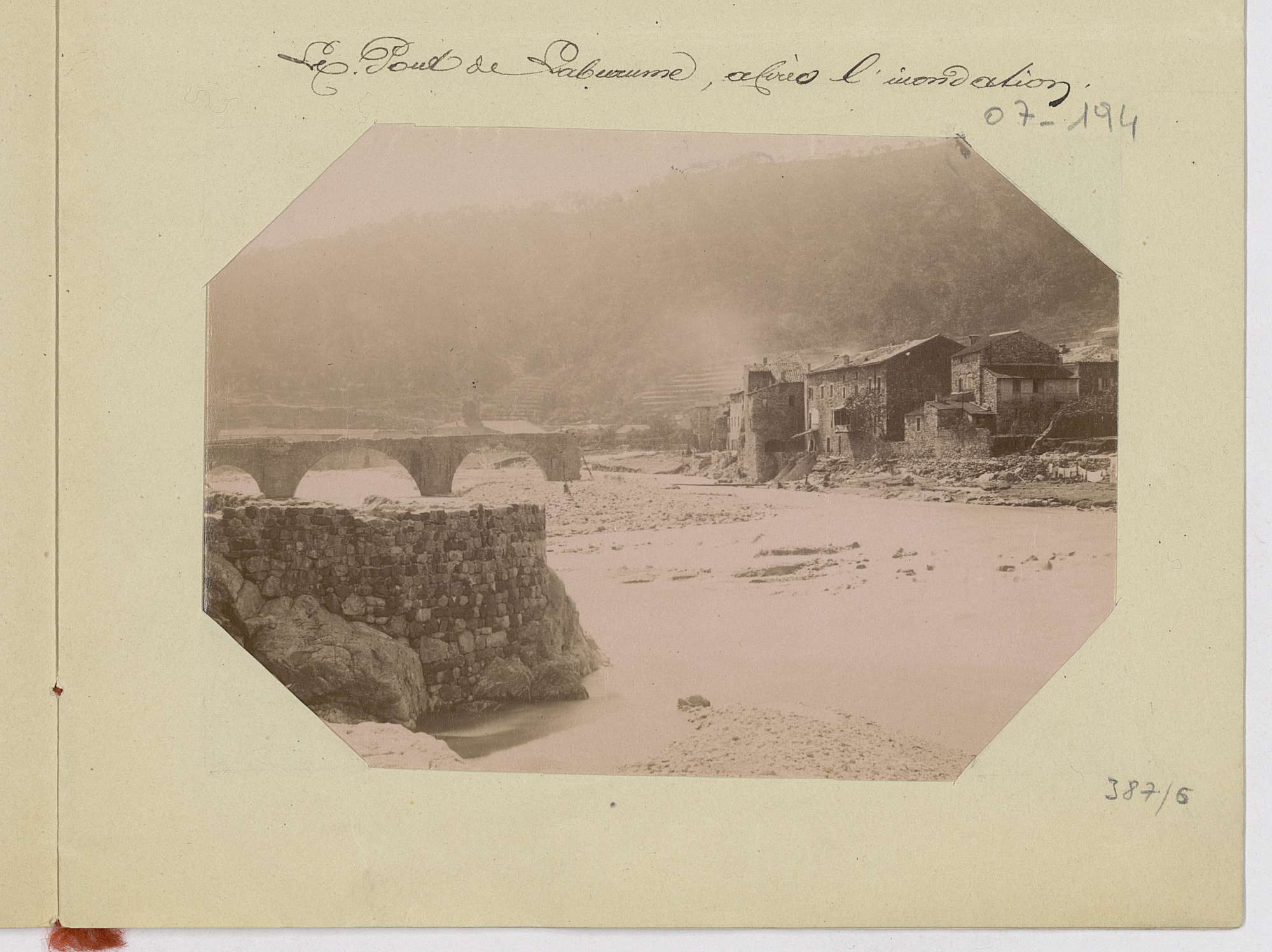 Pont de Laveaume innondations 1890.jpg